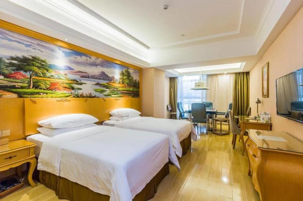 Bed in Vienna Hotel Guangdong Meizhou Fengshun