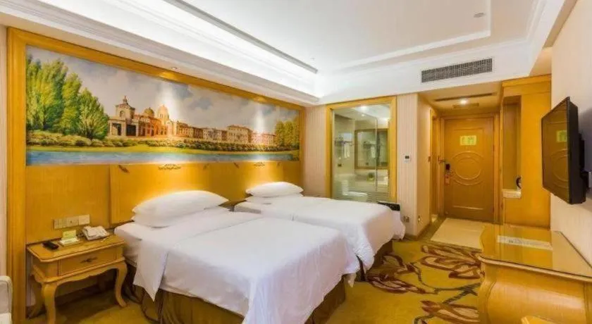 Bed in Vienna Hotel Guangdong Meizhou Fengshun