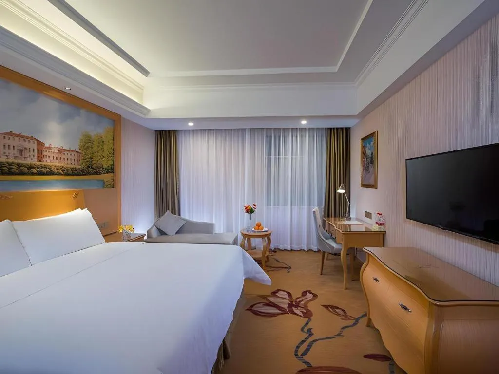Bed in Vienna Hotel Guangdong Meizhou Fengshun