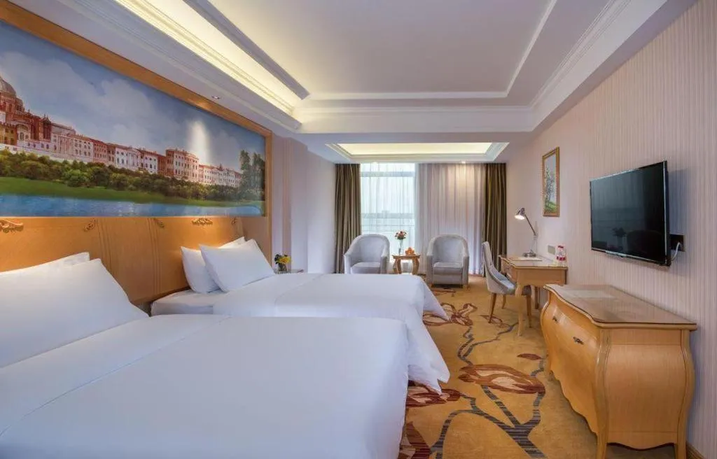 Bed in Vienna Hotel Guangdong Meizhou Fengshun