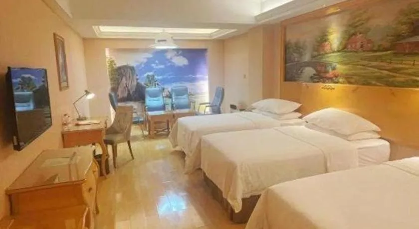 Bed in Vienna Hotel Guangdong Meizhou Fengshun