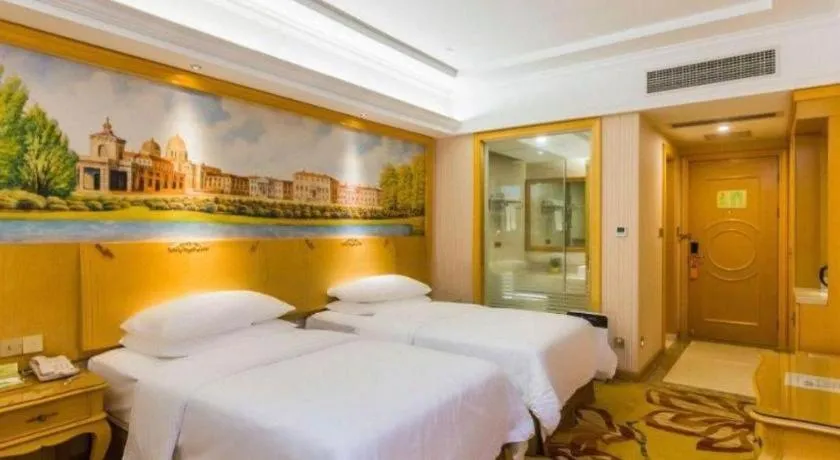 Bed in Vienna Hotel Guangdong Meizhou Fengshun