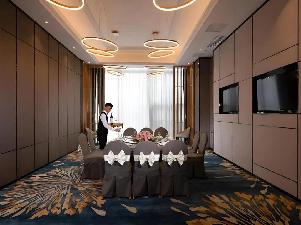 Venus Royal Hotel Nanning East High-Speed Railway Station