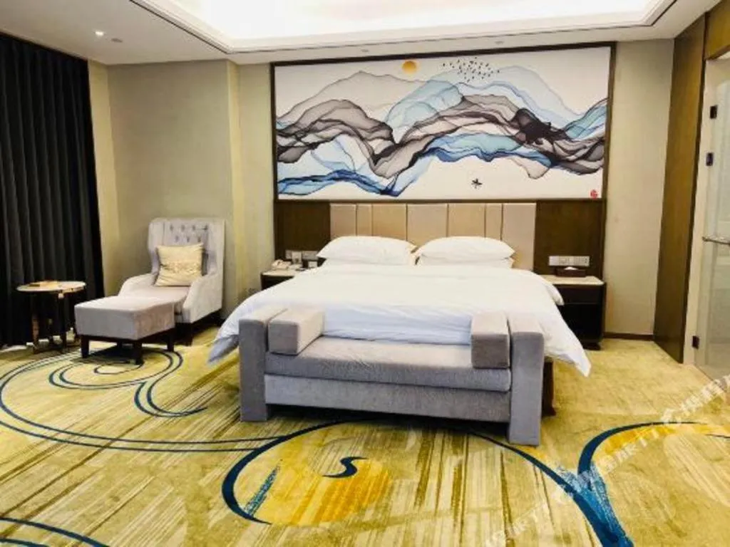 Bed in Venus Royal Hotel Nanning East High-Speed Railway Station