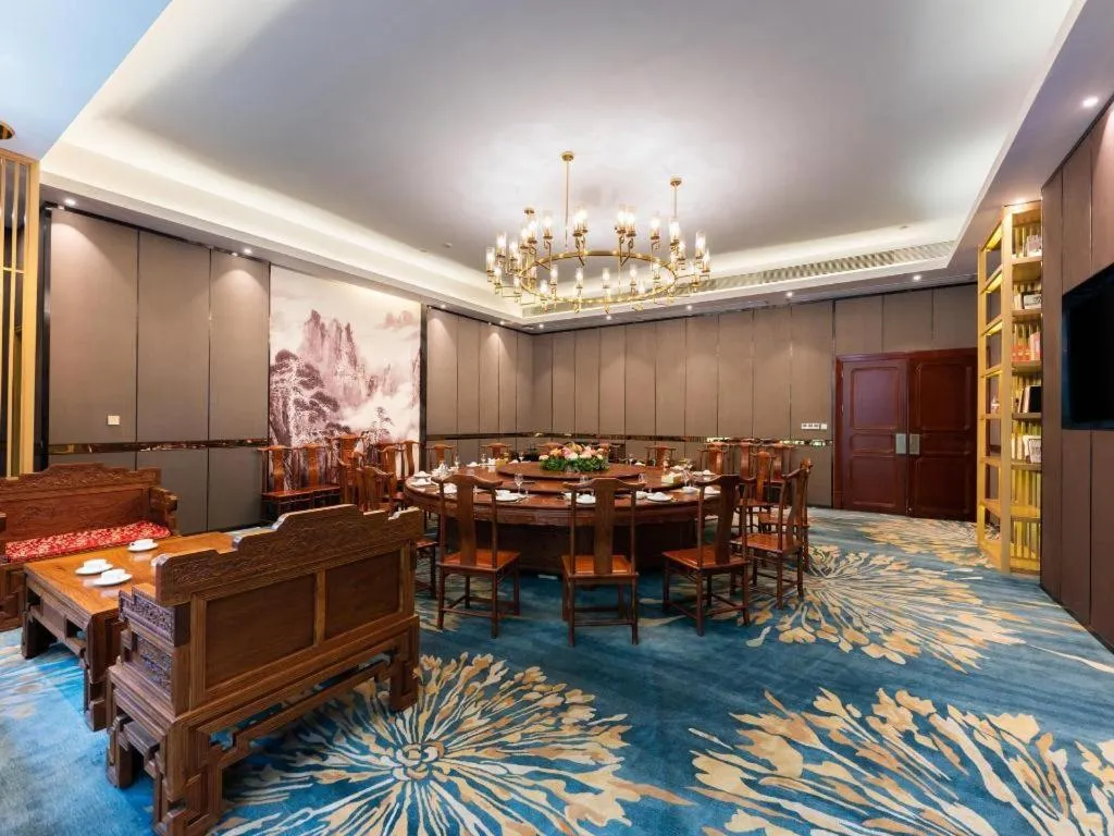 Venus Royal Hotel Nanning East High-Speed Railway Station