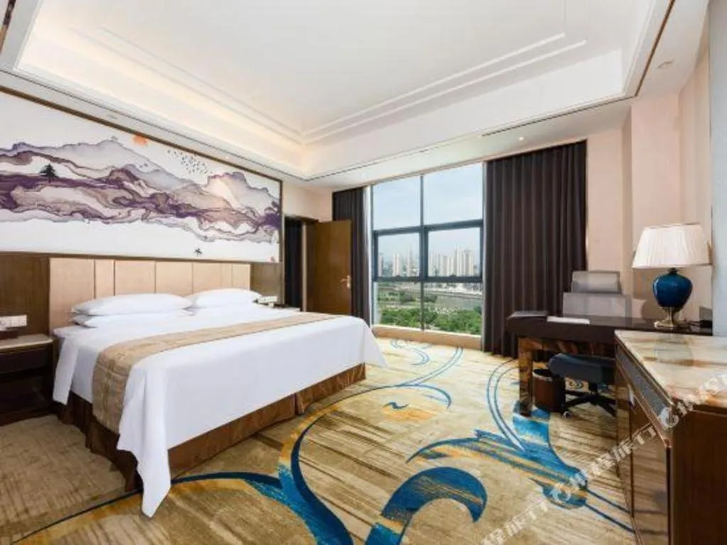 Bed in Venus Royal Hotel Nanning East High-Speed Railway Station