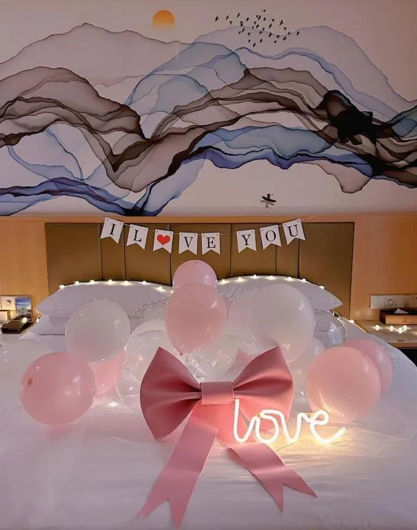 Bed in Venus Royal Hotel Nanning East High-Speed Railway Station