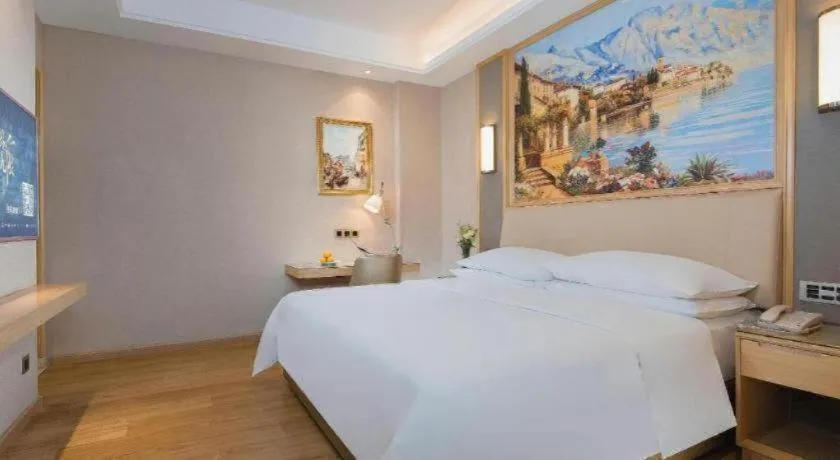 Bed in Vienna Hotel Guangdong Zhaoqing East Station Dinghu Mountain Scenic Area