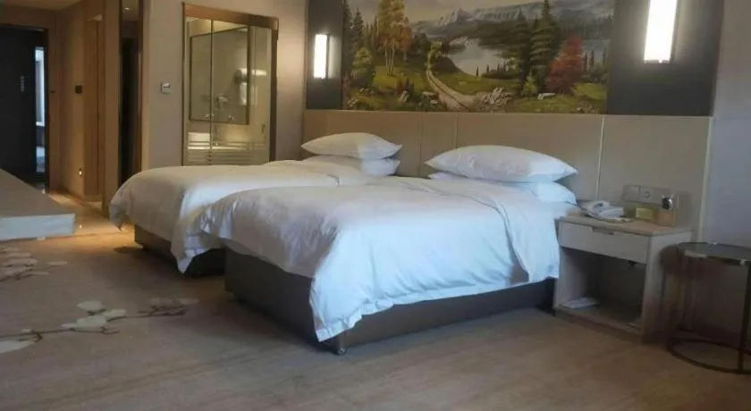 Bed in Vienna Hotel Yunnan Lijiang Ancient City