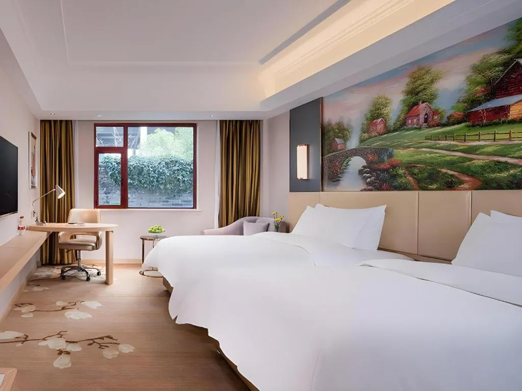 Bed in Vienna Hotel Yunnan Lijiang Ancient City