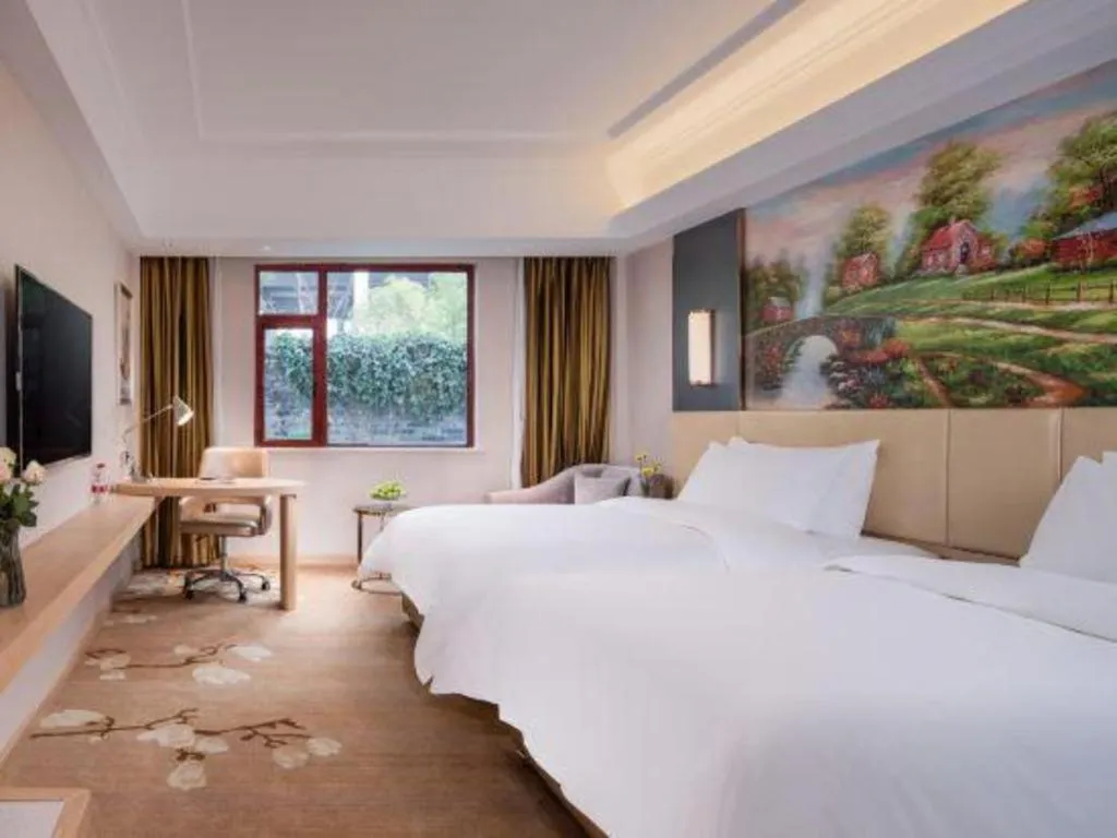 Bed in Vienna Hotel Yunnan Lijiang Ancient City