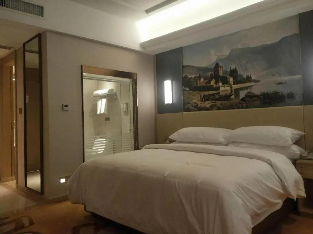 Bed in Vienna Hotel Yunnan Lijiang Ancient City