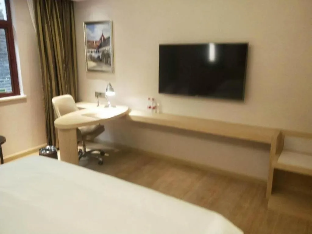 Bed in Vienna Hotel Yunnan Lijiang Ancient City