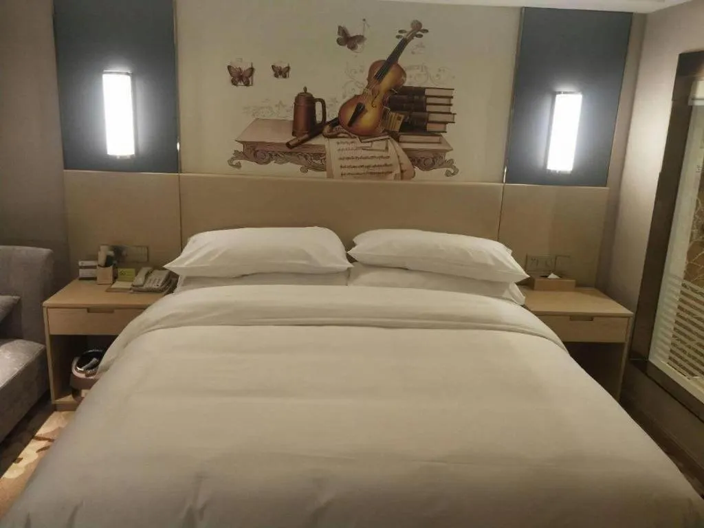 Bed in Vienna Hotel Yunnan Lijiang Ancient City