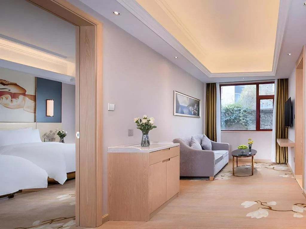 Bed in Vienna Hotel Yunnan Lijiang Ancient City