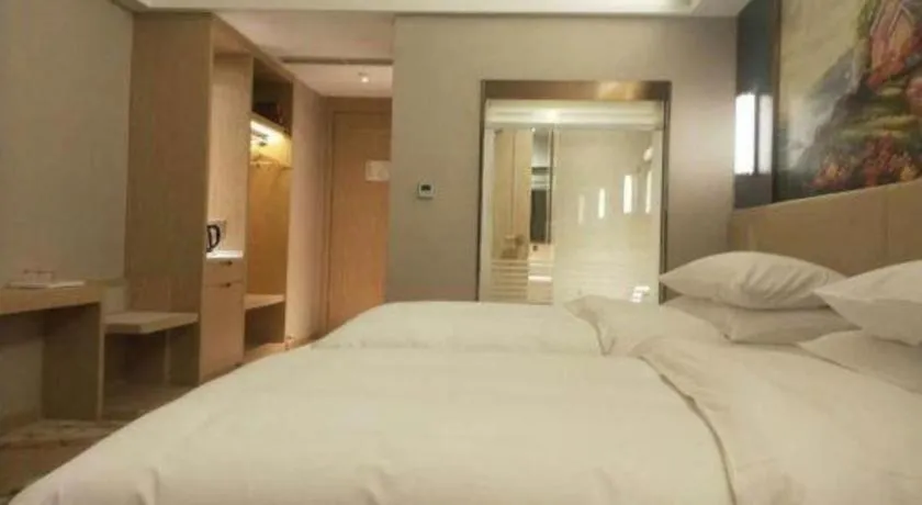 Bed in Vienna Hotel Yunnan Lijiang Ancient City