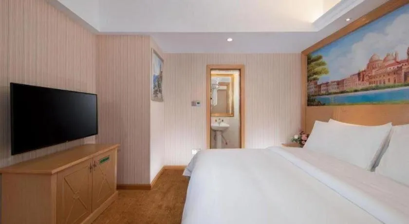 Bed in Vienna Hotel Hunan Jishou Fenghuang Ancient City