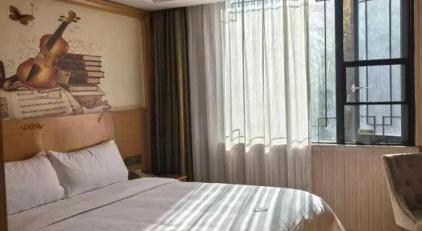 Bed in Vienna Hotel Hunan Jishou Fenghuang Ancient City