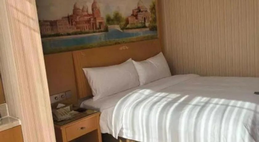 Bed in Vienna Hotel Hunan Jishou Fenghuang Ancient City