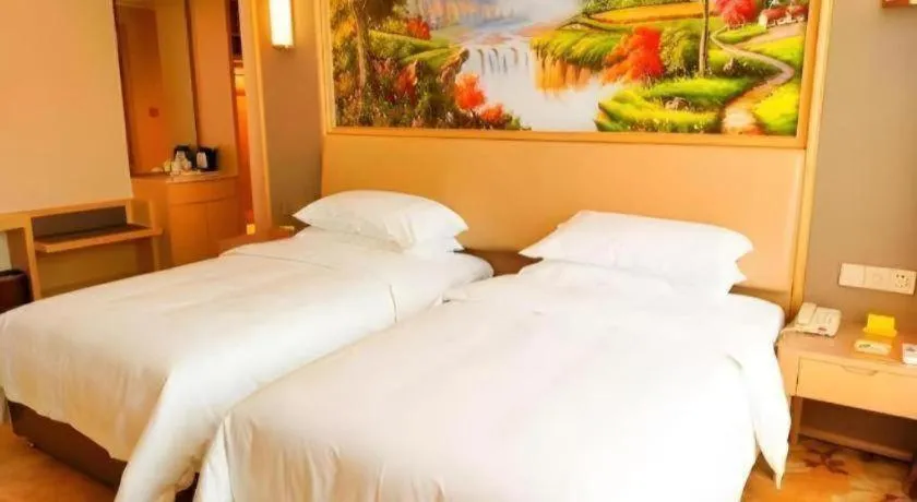 Bed in Vienna Hotel Fujian Fuqing Wanda Plaza