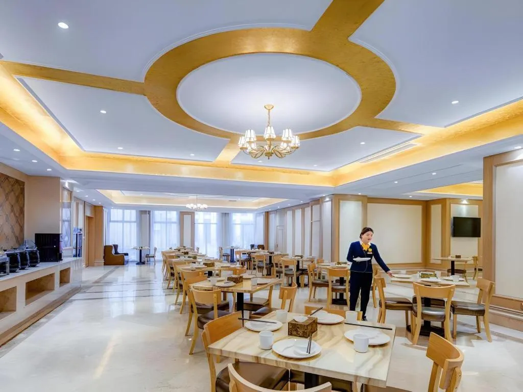 Vienna Hotel Anhui Fuyang Funan Bailing Apartment