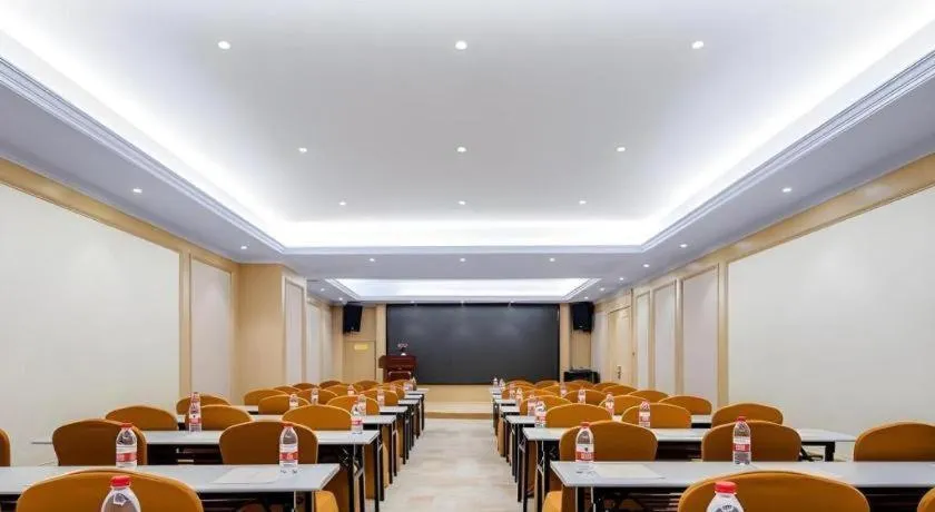 Vienna Hotel Anhui Fuyang Funan Bailing Apartment