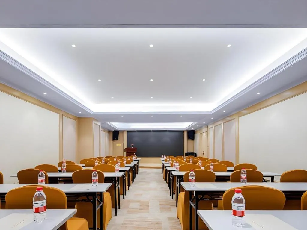 Vienna Hotel Anhui Fuyang Funan Bailing Apartment