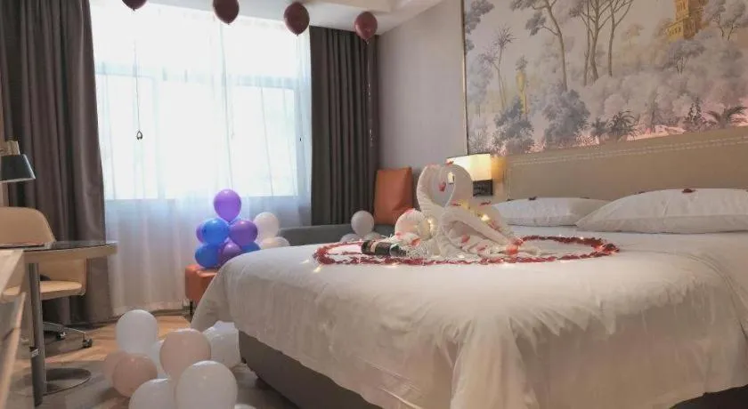 Bed in Vienna Hotel Guangxi Baise Xilin County Juting Cultural Arts Center