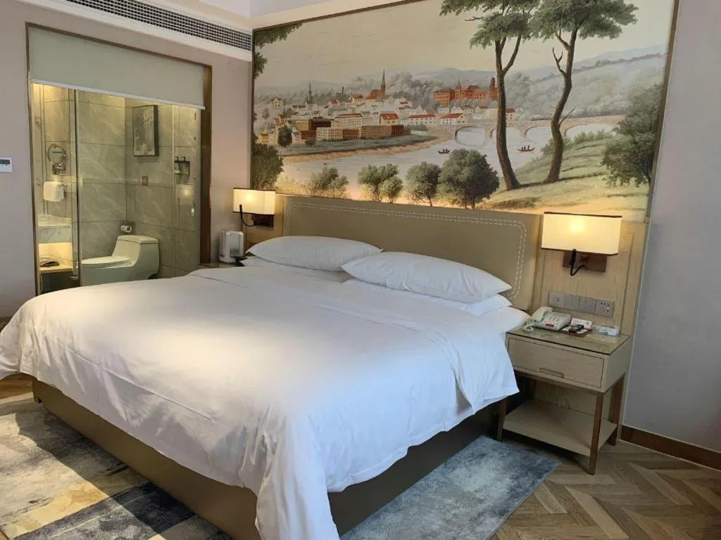 Bed in Vienna Hotel Guangxi Baise Xilin County Juting Cultural Arts Center