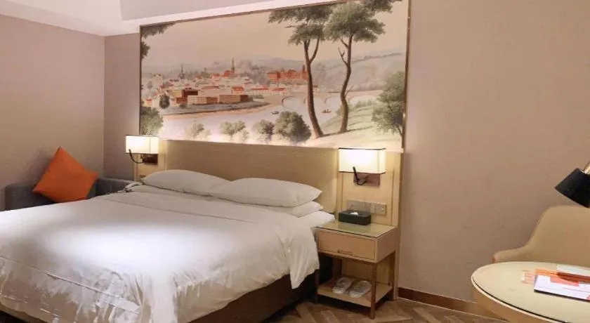 Bed in Vienna Hotel Guangxi Baise Xilin County Juting Cultural Arts Center
