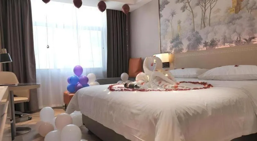 Bed in Vienna Hotel Guangxi Baise Xilin County Juting Cultural Arts Center