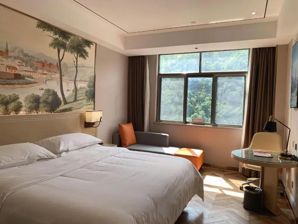 Bed in Vienna Hotel Guangxi Baise Xilin County Juting Cultural Arts Center