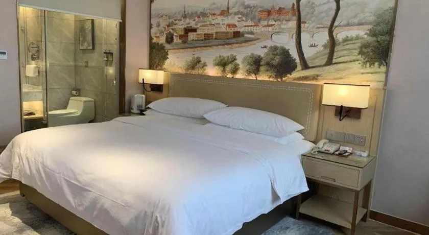 Bed in Vienna Hotel Guangxi Baise Xilin County Juting Cultural Arts Center