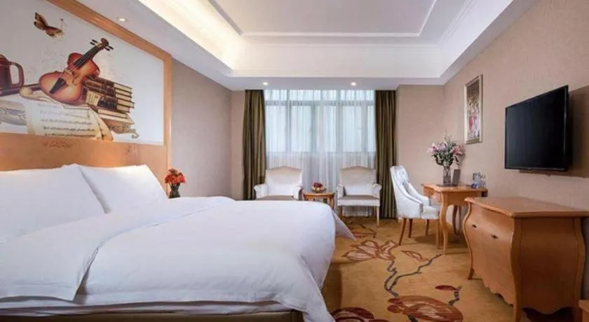 Bed in Vienna Hotel Guangxi Wuzhou High-Tech