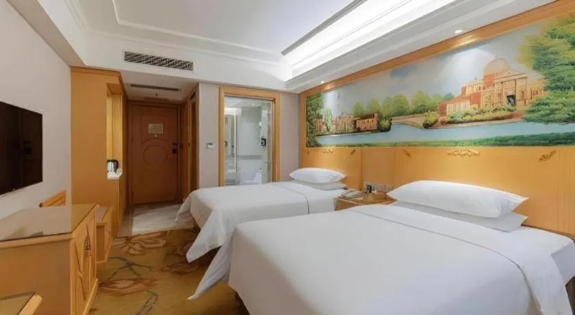 Bed in Vienna Hotel Guangdong Shaoguan Ruyuan Yao Cultural Square