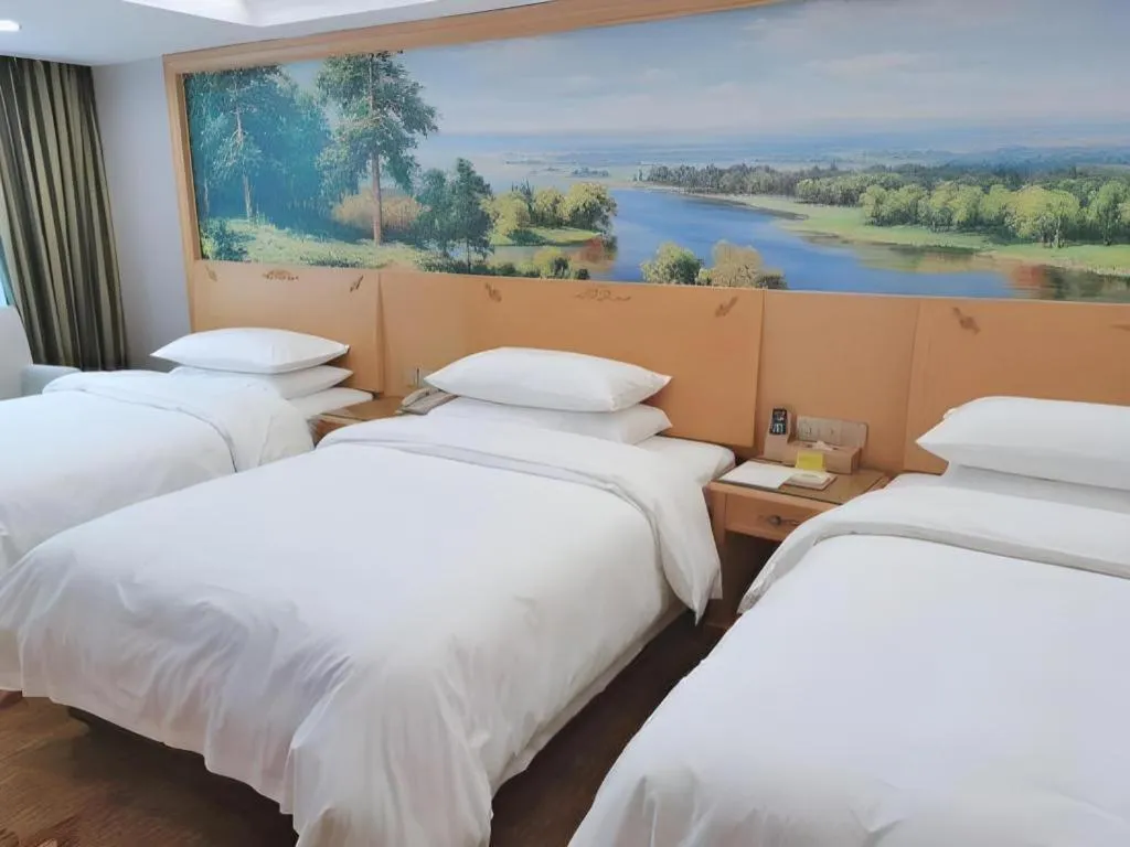 Bed in Vienna Hotel Guangdong Shaoguan Ruyuan Yao Cultural Square