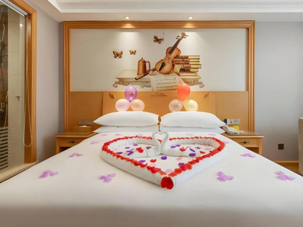 Bed in Vienna Hotel Guangdong Shaoguan Ruyuan Yao Cultural Square