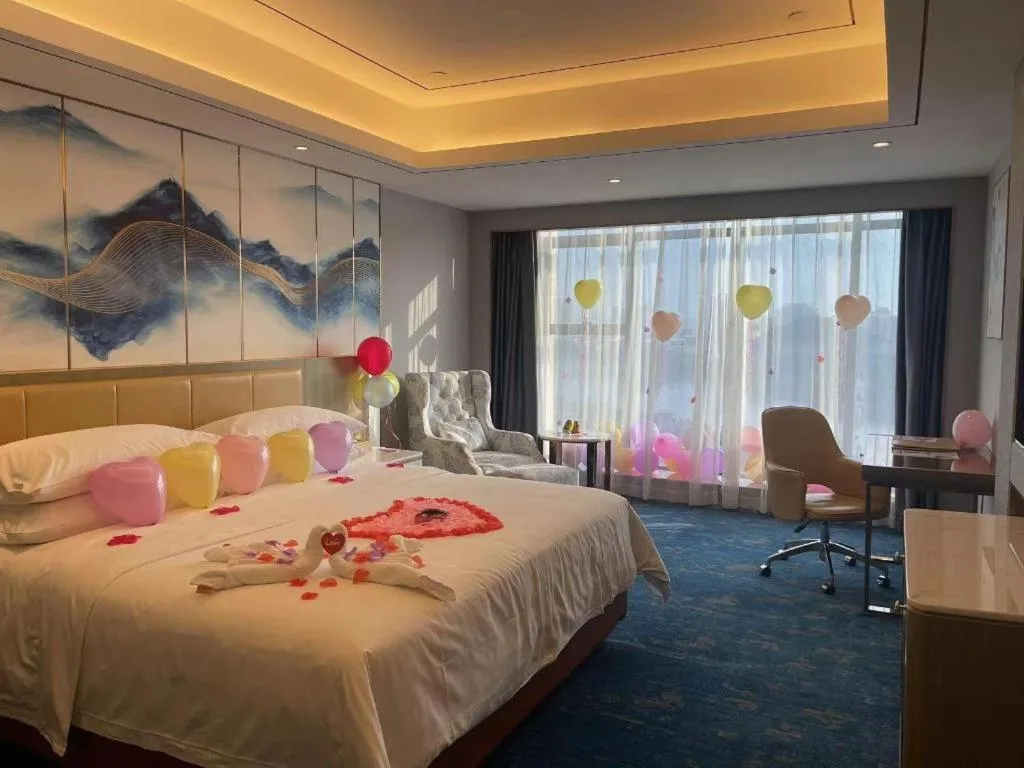 Bed in Venus Royal Hotel Guangxi Wuzhou Sanqicheng Meiguihu Park