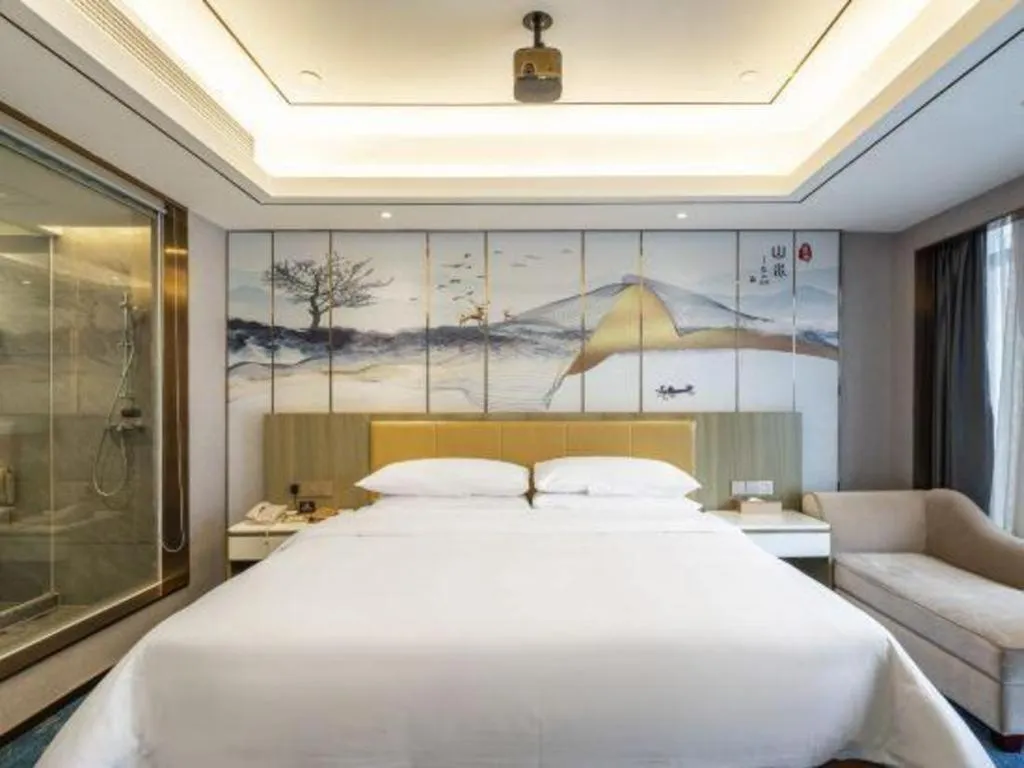 Bed in Venus Royal Hotel Guangxi Wuzhou Sanqicheng Meiguihu Park