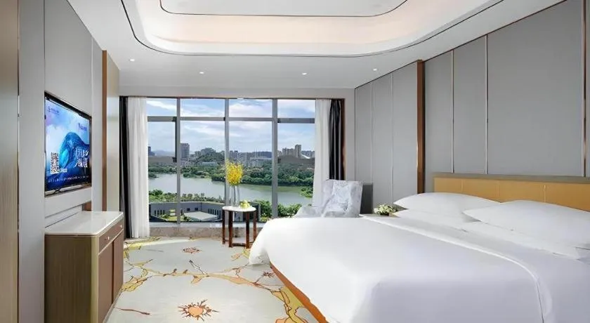 Bed in Venus Royal Hotel Guangxi Wuzhou Sanqicheng Meiguihu Park