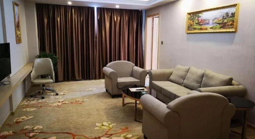 Vienna Hotel Anhui Taihe Baitai Xingma International