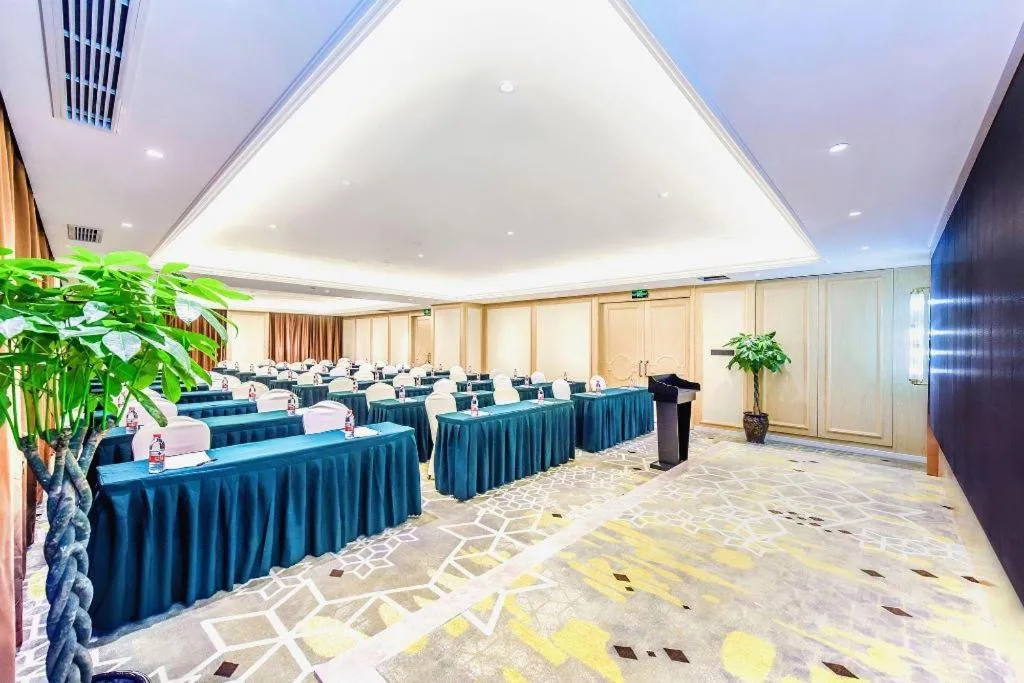 Vienna Hotel Sichuan Hejiang Yangtze River Bridge