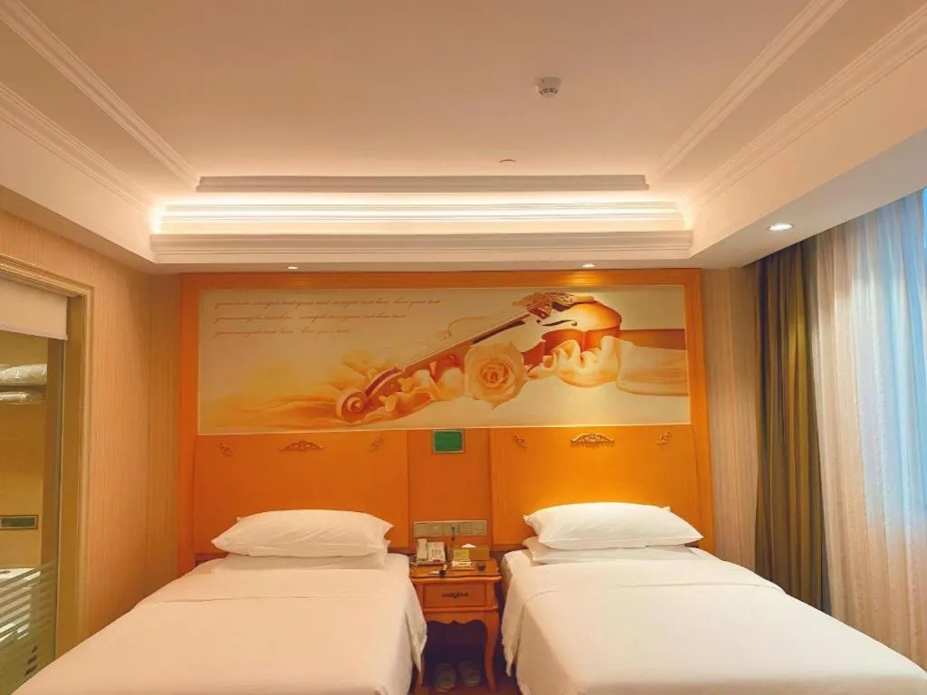 Bed in Vienna Hotel Guangxi Beiliu Passenger Station