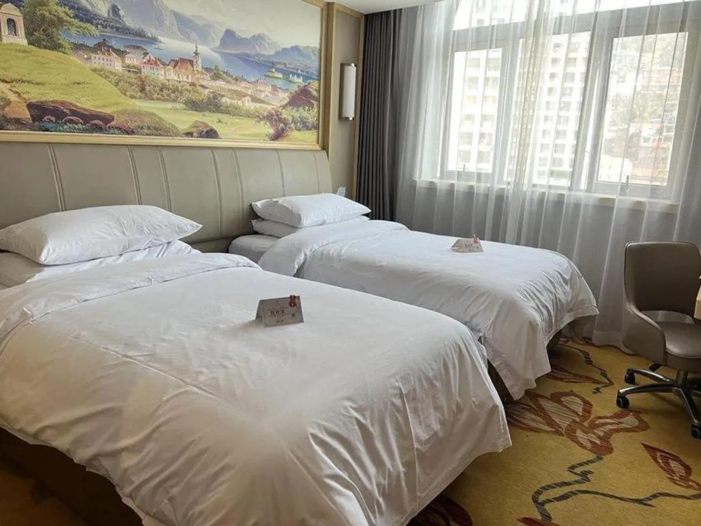 Bed in Vienna Hotel Zhejiang Lishui Qingtian Post Building