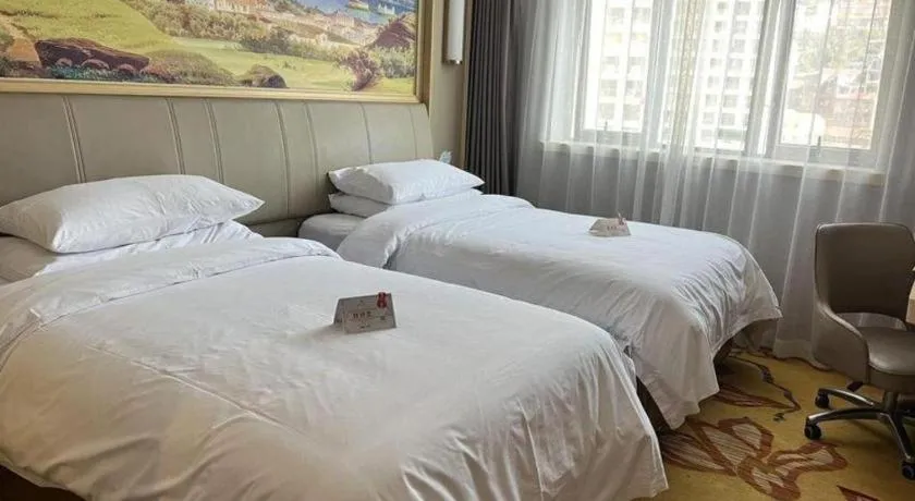 Bed in Vienna Hotel Zhejiang Lishui Qingtian Post Building