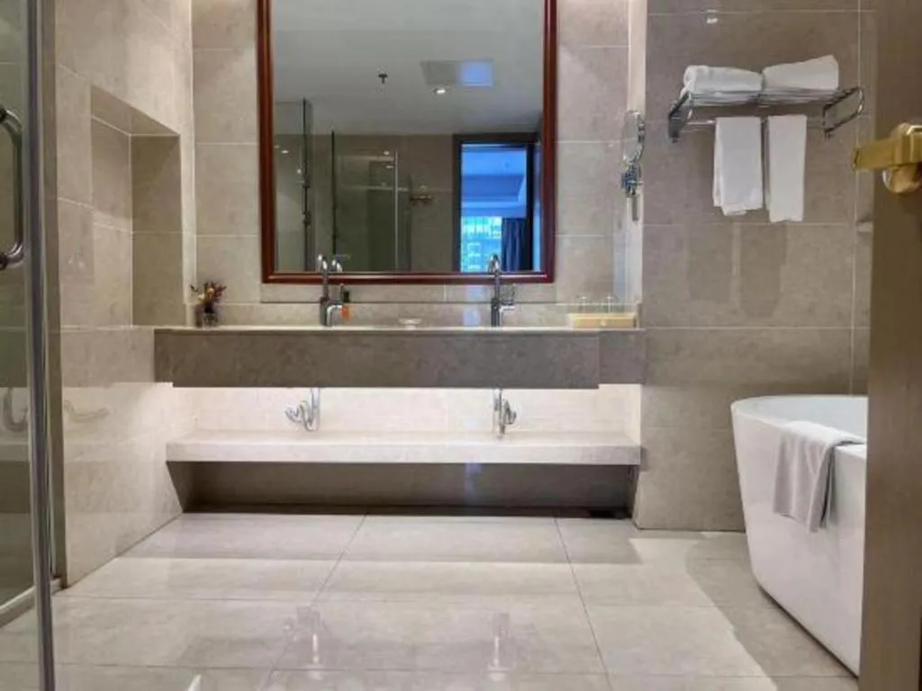 Vienna Hotel Xinfeng West High-Speed Railway Station