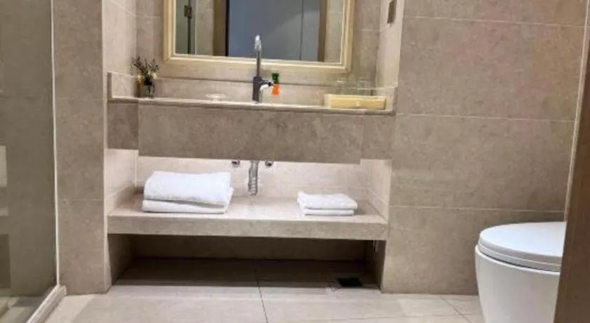 Vienna Hotel Xinfeng West High-Speed Railway Station