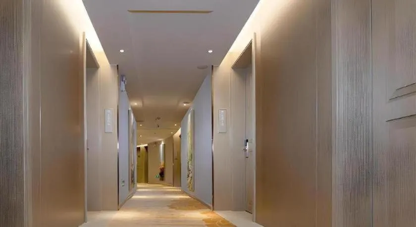 Vienna Hotel Xinfeng West High-Speed Railway Station