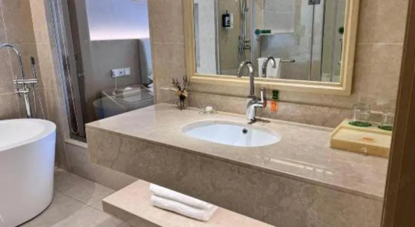 Vienna Hotel Xinfeng West High-Speed Railway Station