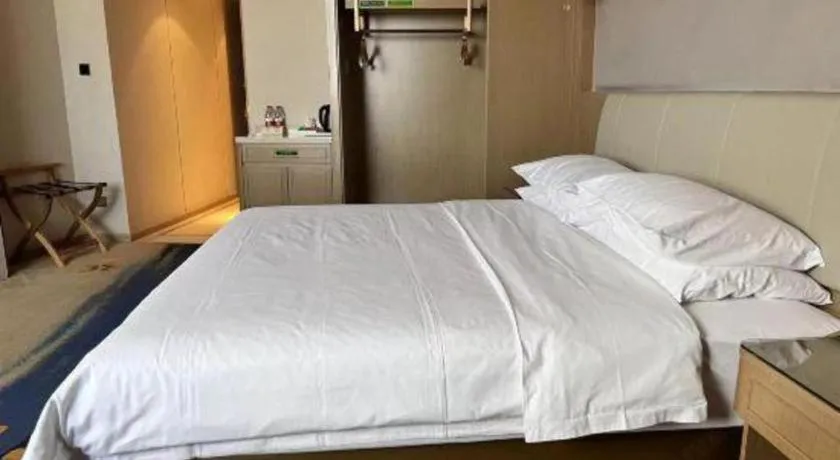 Bed in Vienna Hotel Xinfeng West High-Speed Railway Station